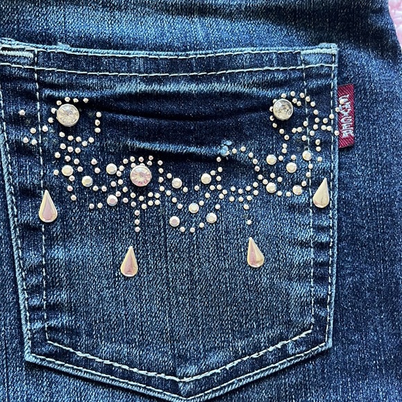 Dark wash jeans with embellished pockets - Picture 2 of 10